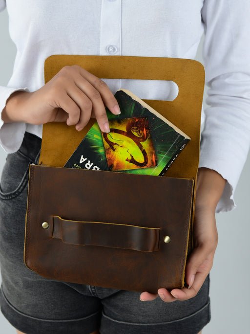 151_068fe4f7-9c44-45d6-a451-3b6ffd6f4394_512x683